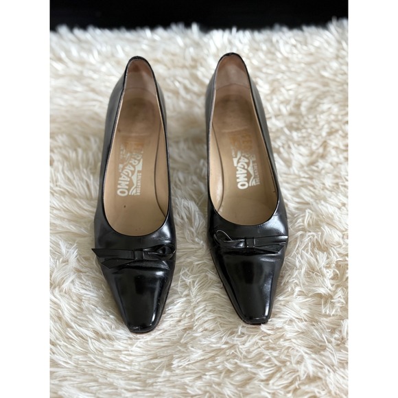 Salvatore Ferragamo Black Leather Pointed Toe Kitten Heels Bow Pumps size 8 - Picture 2 of 9